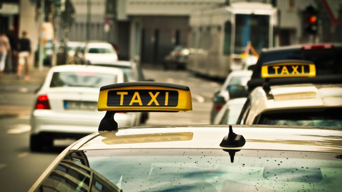 Camberley to Heathrow Airport: Taxi vs Other Options
