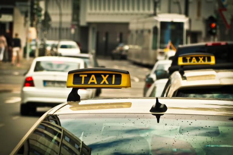 Camberley to Heathrow Airport: Taxi vs Other Options