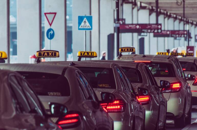 Reliable Camberley Taxi Service to Airports – Travel Comfortably and On Time.