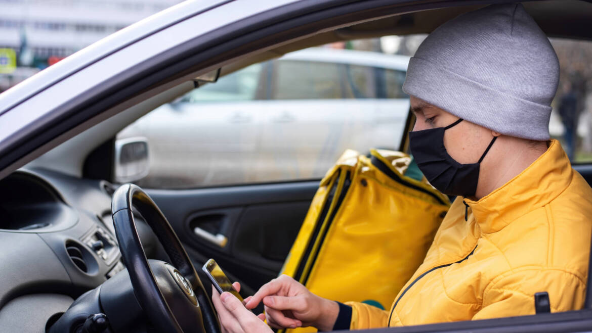 How Pre-Booking a Camberley to Gatwick Taxi Saves Time