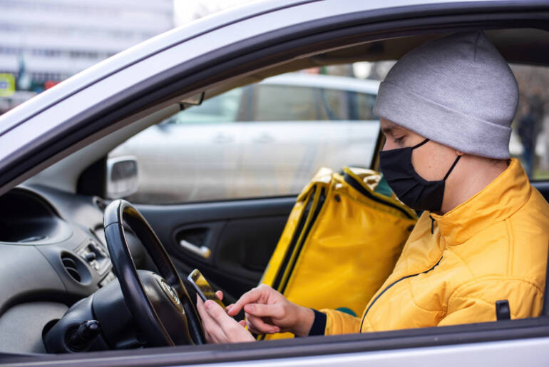 How Pre-Booking a Camberley to Gatwick Taxi Saves Time