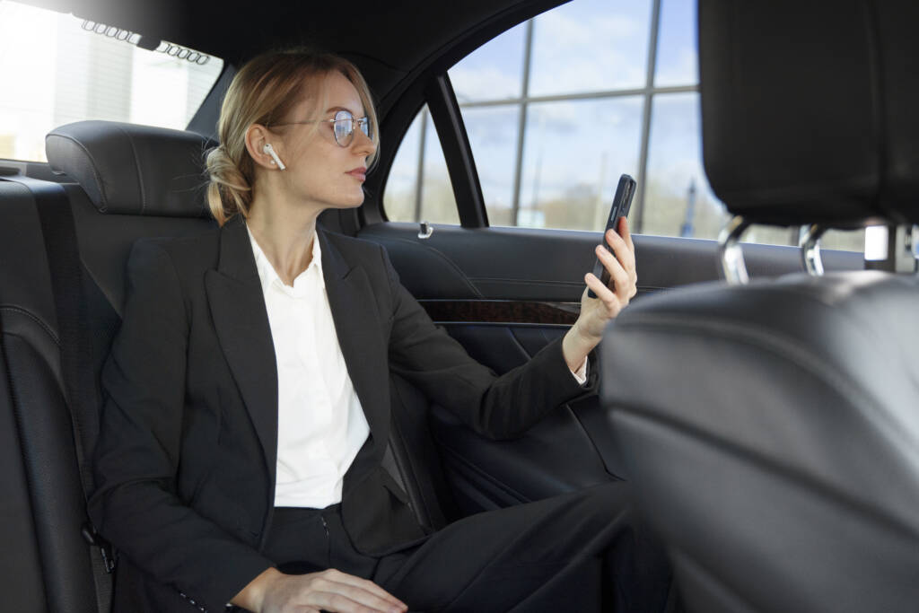 Guide to Booking a Taxi from Camberley to Luton